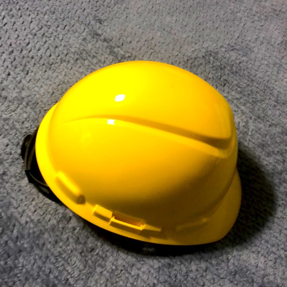 3M construction hat. New, never used. Use for work, dress-up, Halloween, etc.
